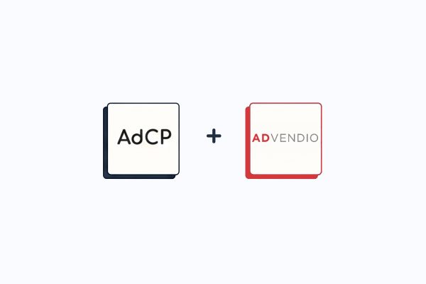 AdCP- und ADVENDIO-Logos mit einem Pluszeichen, das auf eine Partnerschaft oder Integration hinweist.